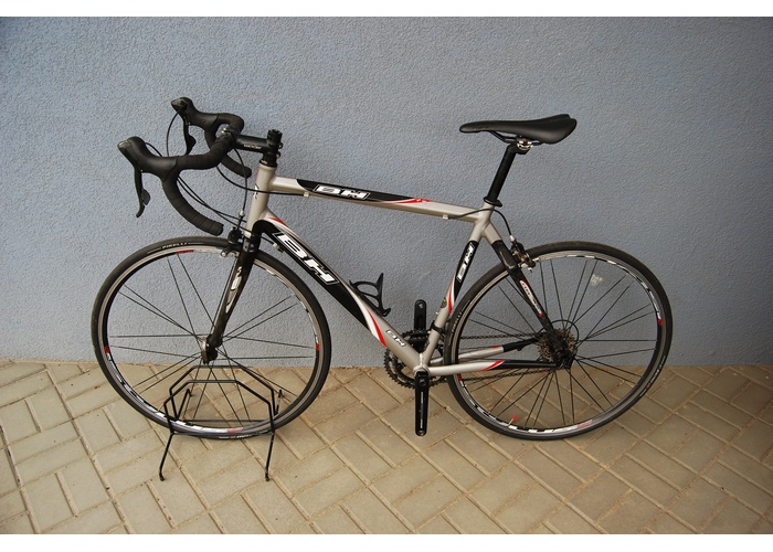 KM bikes - Silniční kolo BH 56CM