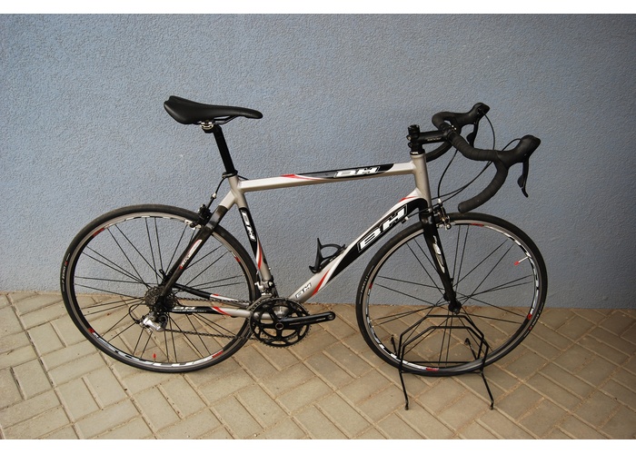 KM bikes - Silniční kolo BH 56CM