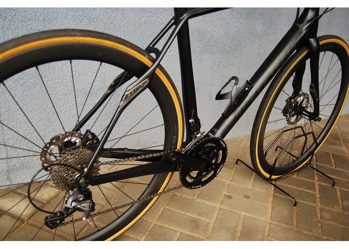 KM bikes - Specialized Roubaix Carbon Disc 56CM