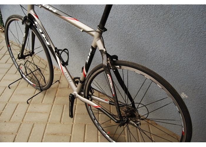 KM bikes - Silniční kolo BH 56CM