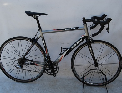 KM Bikes - Silniční kolo BH 56CM
