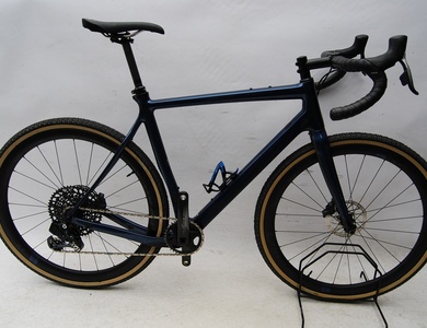 KM Bikes - Pivot Vault Team Force / X01 Wide Range / Carbon Wheels